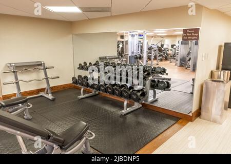 ORLANDO, États-Unis, 24th MAI 2022 : équipement d'exercice dans une salle de fitness Banque D'Images