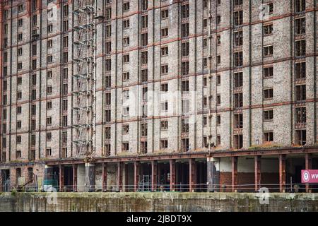 Le Stanley Dock Tobacco Warehouse LIVERPOOL est un bâtiment classé de grade II et est le plus grand entrepôt de briques au monde Banque D'Images