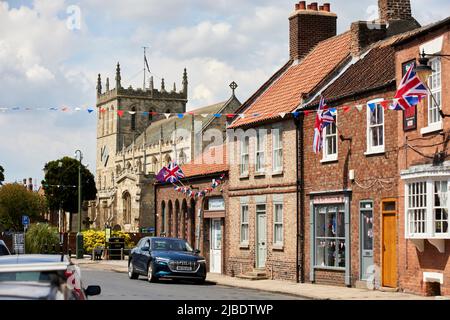 St Laurence Priory, Snaith près de Goole, East Yorkshire, Angleterre Royaume-Uni dans le village de Snaith Market place Banque D'Images