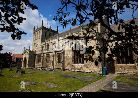 St Laurence Priory, Snaith près de Goole, East Yorkshire, Angleterre Royaume-Uni dans le village de Snaith Market place Banque D'Images