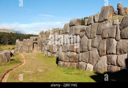 Vue sur Sacsayhuaman, ruines de l'Inca à Cusco ou Cuzco, Pérou Banque D'Images