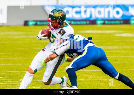 Stuttgart, Allemagne, 05.June.2022 WR # 15 Mario Flores / Barcelona Dragons vs CB # 25 Benji Barnes /Stuttgart Surge Banque D'Images