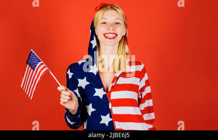 Costume patriotique. Bonne fille drapeau américain. 4th juillet. Jour de l'indépendance. ÉTATS-UNIS. États-Unis. Été. Banque D'Images