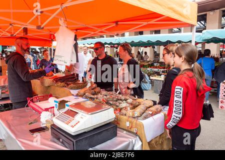 Cale de jambon et fromage, Marcatu d'Aiacciu, Boulevard du Roi Jérôme, Ajaccio Corse (Corse), Corse-du-Sud, France Banque D'Images