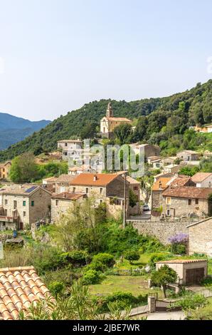 Village et paysage de montagne, Ocana, Corse (Corse), Corse-du-Sud, France Banque D'Images