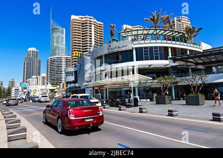 Queensland Australie / les appartements High Rise dominent la ligne d'horizon de Surfers Paradise. Banque D'Images