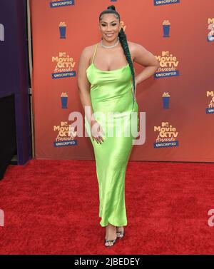 Los Angeles, États-Unis. 02nd juin 2022. Bridget Kelly arrive aux MTV Movie & TV Awards 2022 : UNSCRIPTED tenu au Barker Hangar à Santa Monica, CA, jeudi, ?2 juin 2022. (Photo par Sthanlee B. Mirador/Sipa USA) crédit: SIPA USA/Alay Live News Banque D'Images