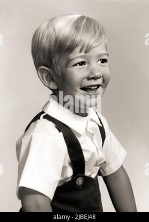 1967 CA, USA : le célèbre riche américain JEFF BEZOS ( Preston Jorgensen - né le 12 janvier 1964 ) quand était un jeune garçon de 3 ans . Entrepreneur américain, propriétaire des médias , investisseur , ingénieur informatique , et astronaute commercial . Il est le fondateur, le président exécutif et l'ancien président-directeur général d'AMAZON . Photographe inconnu .- INFORMATICA - INFORMATICO - INFORMATIQUE - INFORMATIQUE - INFORMATIQUE - HISTOIRE - FOTO STORICHE - TYCOON - personalità da bambino bambini da giovane - personnalité personnalités quand était jeune - INFANTILES - BAMBINO - BAMBINI - ENFANTS - ENFANT - RICCO - RICHE - Banque D'Images