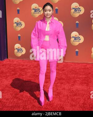 Los Angeles, États-Unis. 05th juin 2022. Lana Condor arrive aux MTV Movie & TV Awards 2022 qui se tiennent au Barker Hangar de Santa Monica, Californie, le dimanche, ?5 juin 2022. (Photo par Sthanlee B. Mirador/Sipa USA) crédit: SIPA USA/Alay Live News Banque D'Images