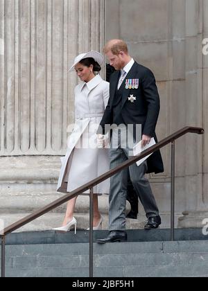 03 juin 2022 - Londres, Angleterre, Royaume-Uni - Prince Harry et Meghan Markle, duchesse de Sussex quittant le Service national de Thanksgiving, St Paul's Cathedr Banque D'Images