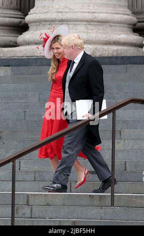 03 juin 2022 - Londres, Angleterre, Royaume-Uni - Carrie Symonds et Boris Johnson quittent le service national de Thanksgiving, la cathédrale Saint-Paul Banque D'Images