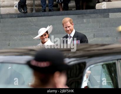 03 juin 2022 - Londres, Angleterre, Royaume-Uni - Prince Harry et Meghan Markle, duchesse de Sussex quittant le Service national de Thanksgiving, St Paul's Cathedr Banque D'Images