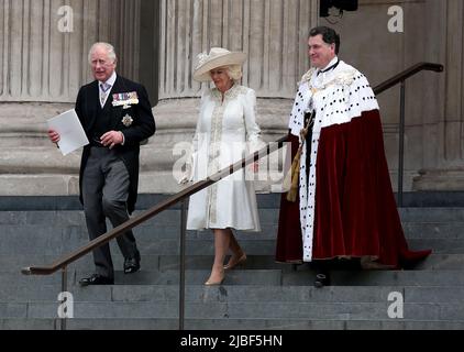 03 juin 2022 - Londres, Angleterre, Royaume-Uni - Prince Charles et Camilla Duchesse de Cornwall quittant le Service national de Thanksgiving, la cathédrale Saint-Paul Banque D'Images