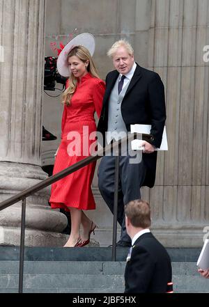 03 juin 2022 - Londres, Angleterre, Royaume-Uni - Carrie Symonds et Boris Johnson quittent le service national de Thanksgiving, la cathédrale Saint-Paul Banque D'Images