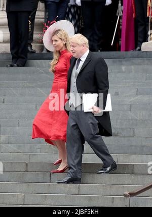 03 juin 2022 - Londres, Angleterre, Royaume-Uni - Carrie Symonds et Boris Johnson quittent le service national de Thanksgiving, la cathédrale Saint-Paul Banque D'Images