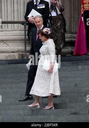 03 juin 2022 - Londres, Angleterre, Royaume-Uni - Tony Blair et Cherie Blair quittent le service national de Thanksgiving, la cathédrale Saint-Paul Banque D'Images