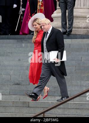 03 juin 2022 - Londres, Angleterre, Royaume-Uni - Carrie Symonds et Boris Johnson quittent le service national de Thanksgiving, la cathédrale Saint-Paul Banque D'Images
