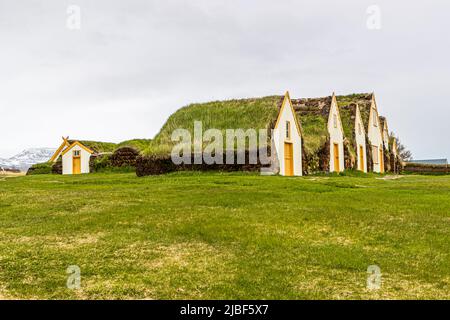 La ferme et le musée Glaumbær ont été construits selon la méthode typique de construction de tourbe islandaise Banque D'Images