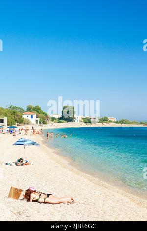 L'incroyable plage d'Agios Isidoros, près du village de Plomari, sur l'île de Lesvos, la mer Egée, Grèce, Europe. Banque D'Images