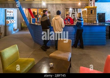 Segull 67 est une petite brasserie familiale située dans le village de pêcheurs de Siglufjörður, en Islande. Segull signifie aimant en islandais et l'aiguille magnétique (noth magnétique) du compas fait partie du logo Banque D'Images