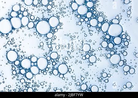 Bulles d'oxygène dans gel liquide skicare sérum macro texture arrière-plan vue de dessus Banque D'Images