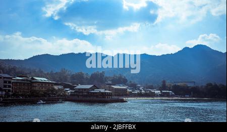 Vue panoramique sur l'île d'Itsukushima Banque D'Images