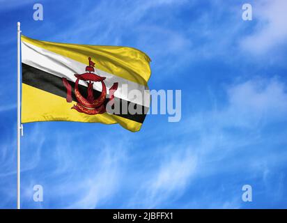 Drapeau national du Brunei sur un mât Banque D'Images