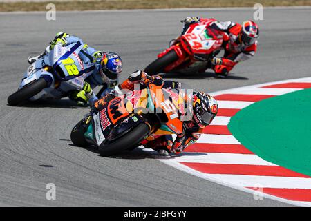 Pedro Acosta de l'Espagne de Red Bull KTM Ajo avec Kalex pendant la pratique libre Moto2 de Gran Premi Monster Energy de Catalunya au circuit de Barcelo Banque D'Images