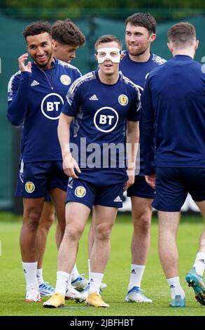 Le Callum McGregor d'Écosse pendant une session d'entraînement à l'Oriam, Édimbourg. Date de la photo: Lundi 6 juin 2022. Banque D'Images