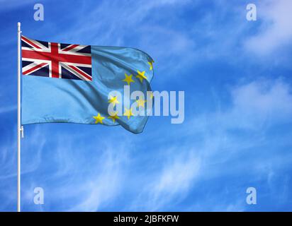 Drapeau national de Tuvalu sur un mât Banque D'Images