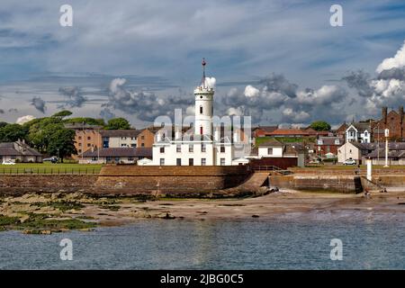 ARBROATH ANGUS SCOTLAND, PETITE PLAGE DE SABLE FIN, TOUR ET MUSÉE DU SIGNAL Banque D'Images