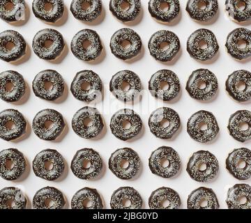 Beignets de chocolat sur fond blanc isolé, 3D motifs rendus. Arrière-plan de la nourriture, motif vibrant de beignets, espace de copie Banque D'Images