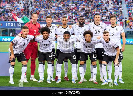 Mannschaftsfoto DFB: Manuel NEUER, DFB 1 gardien de but, Thomas Müller, DFB 13 Thilo Kehrer, DFB 5 Antonio Rüdiger, Ruediger, DFB 2 Niklas Süle, DFB 15 Leon Goretzka, DFB 8 Joshua Kimmich, DFB 6 Serge Gnary, DFB 10 Benjamin Henney, DFB, DFB 17 Werner Timeroy, DFB, DFB 19 NSAB, DFB, DFB NSAB Werner THENO, DFB, DFB, DFB DFB 9 dans la Ligue des Nations de l'UEFA 2022 Match ITALIE - ALLEMAGNE 1-1 dans la saison 2022/2023 le 04 juin 2022 à Bologne, Italie. © Peter Schatz / Alamy Live News Banque D'Images