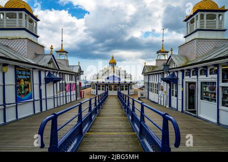 The Victorian Tea Rooms, situé au milieu de Eastbourne Pier, Eastbourne, East Sussex, Angleterre, Royaume-Uni Banque D'Images