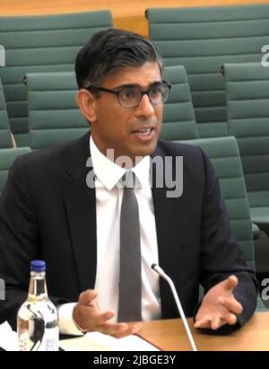 Le chancelier de l’Échiquier Rishi Sunak répond aux questions posées lors d’une audience du Comité spécial du Trésor à la Chambre des communes, à Londres. Date de la photo: Lundi 6 juin 2022. Banque D'Images