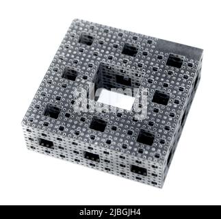 Modèle abstrait imprimé sur une imprimante 3D à partir de matériaux durs isolés sur fond blanc gros plan. Automatisation additive fabrication 3D technologie d'impression. Concept nouvelles technologies modernes d'impression 3D. Banque D'Images