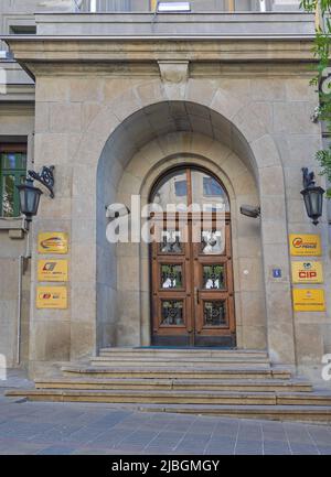 Belgrade, Serbie - 12 mai 2022 : entrée au siège des chemins de fer serbes dans la capitale. Banque D'Images