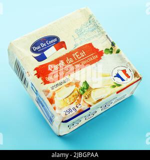 Frösischer Weichkäse von Duc de coeur auf bauem hintergrund Banque D'Images