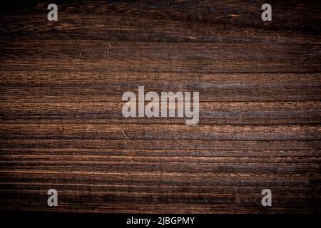 Texture en bois sombre et rugueux pour l'arrière-plan. La surface du bois est sucette et moisie. Banque D'Images
