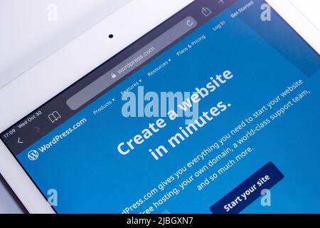 Site officiel de WordPress, système de gestion de contenu (CMS) basé sur PHP et MySQL, sur tablette. WordPress est utilisé par plus de 60 millions de sites Web Banque D'Images