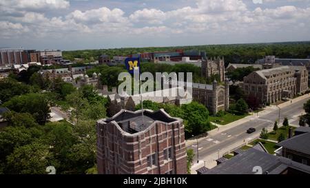 Ann Arbor, MI - 27 mai 2022 : logo des Wolverines de l'Université du Michigan sur le campus universitaire Banque D'Images