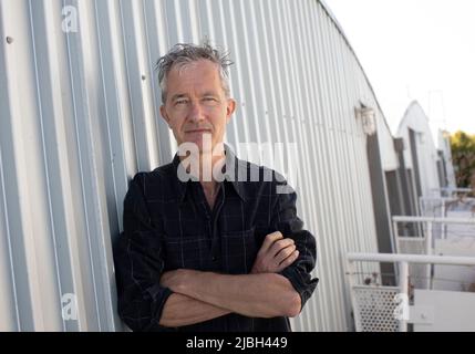 Geoff Dyer à Venise, Californie, le 21st avril 2022 pic © Dan Tuffs 2022 Banque D'Images