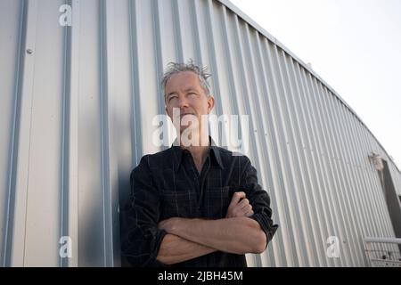 Geoff Dyer à Venise, Californie, le 21st avril 2022 pic © Dan Tuffs 2022 Banque D'Images