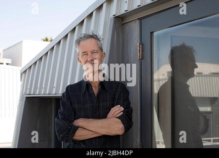 Geoff Dyer à Venise, Californie, le 21st avril 2022 pic © Dan Tuffs 2022 Banque D'Images