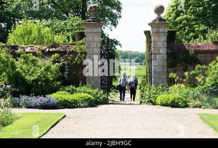 Doddington Hall I jardin clos porte de la Pyramide Walk Banque D'Images