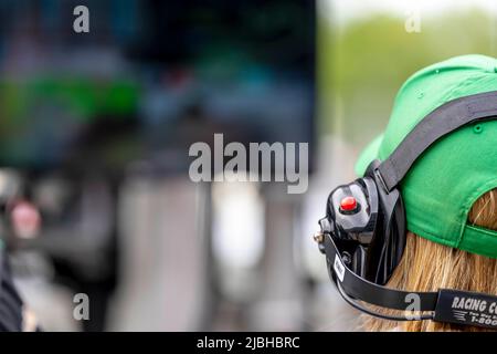 Detroit, MICHIGAN, États-Unis. 5th juin 2022. Les membres de l'équipage de Juncos Racing se préparent à l'occasion du Grand Prix de Detroit de Chevrolet à Detroit, MI, États-Unis. (Image de crédit : © Walter G. Arce Sr./ZUMA Press Wire) Banque D'Images