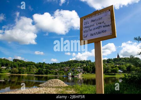 Ferry à travers Nemunas, fleuve Memel en Lituanie ne fonctionne pas en raison des inondations, Vilkija, Lituanie Banque D'Images