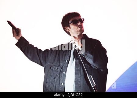 Turin, Italie. 05th juin 2022. Flavio Bruno Pardini, connu sous le nom de Gazzelle, se produit avec son groupe lors d'un spectacle complet au Pala Alpitour à Turin, Italie sur 5 juin 2022. (Photo par Alessandro Bosio/Pacific Press/Sipa USA) crédit: SIPA USA/Alay Live News Banque D'Images