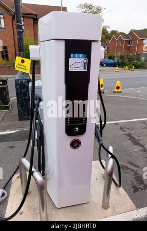 Warminster, Wiltshire, Royaume-Uni - 12 octobre 2014: Un point de charge de véhicule électrique CEV DBT dans le parc central de Warminster à Wiltshire, Angleterre, Royaume-Uni Banque D'Images