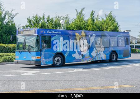 Autobus à thème Disney transport avec Mickey et Minnie 50th utilisé pour transporter les clients dans Disney World Banque D'Images